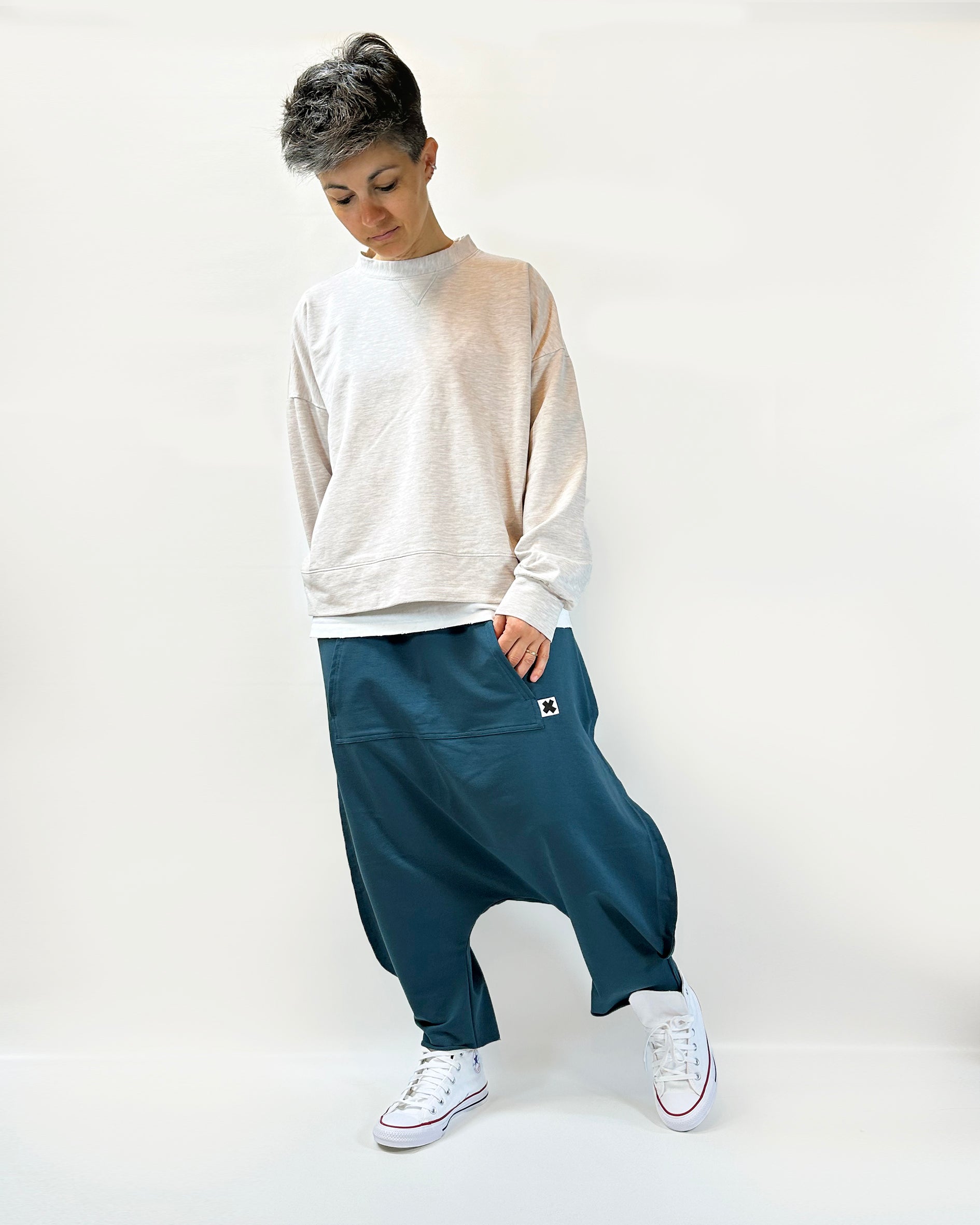 Pantalone della tuta oversize, taglio al vivo, handmade, cotone di qualità