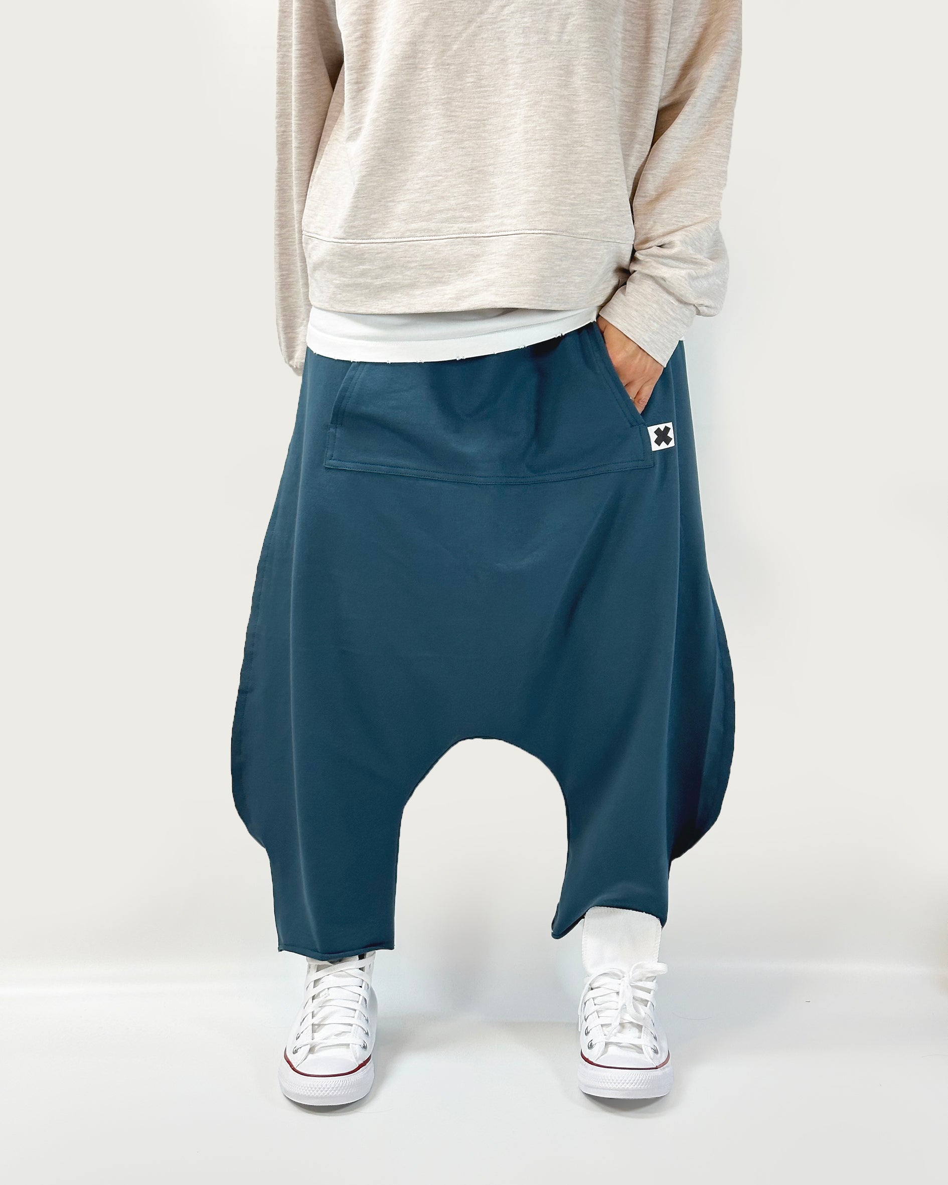 Pantalone della tuta oversize, taglio al vivo, handmade, cotone di qualità